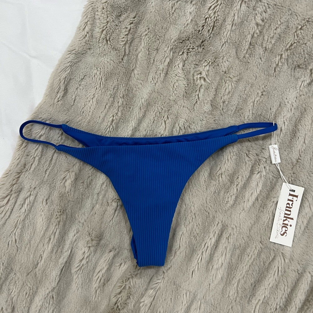 Frankie’s Willa Bottom